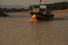 30Jan2015_Tonle Sap lake water people_5419
